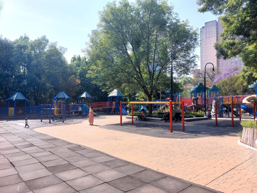 Lincoln Park playground in Mexico City